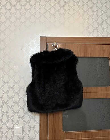 m Beden siyah Renk Zara crop suni kürk yelek
