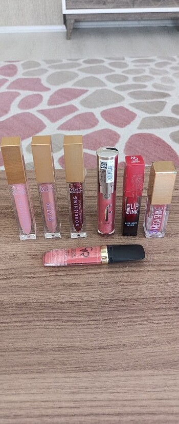 Lip gloss ne alırsan 175 tl