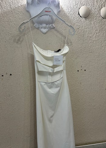 Zara Beyaz Midi Straplez Elbise