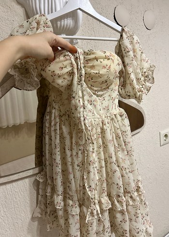 Bej Çiçek Desenli Straplez Mini Elbise