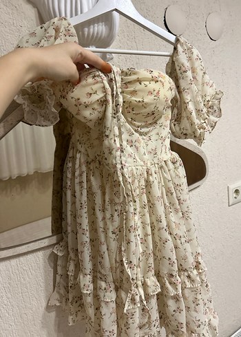 Zara Bej Çiçek Desenli Straplez Mini Elbise