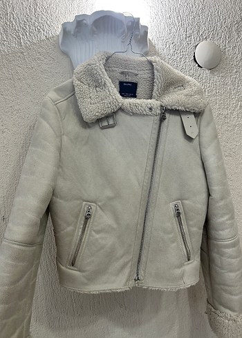 s Beden Kürklü Bej Kısa Kadın Ceket BERSHKA