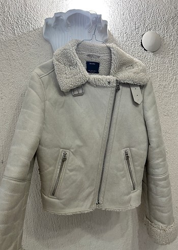Kürklü Bej Kısa Kadın Ceket BERSHKA