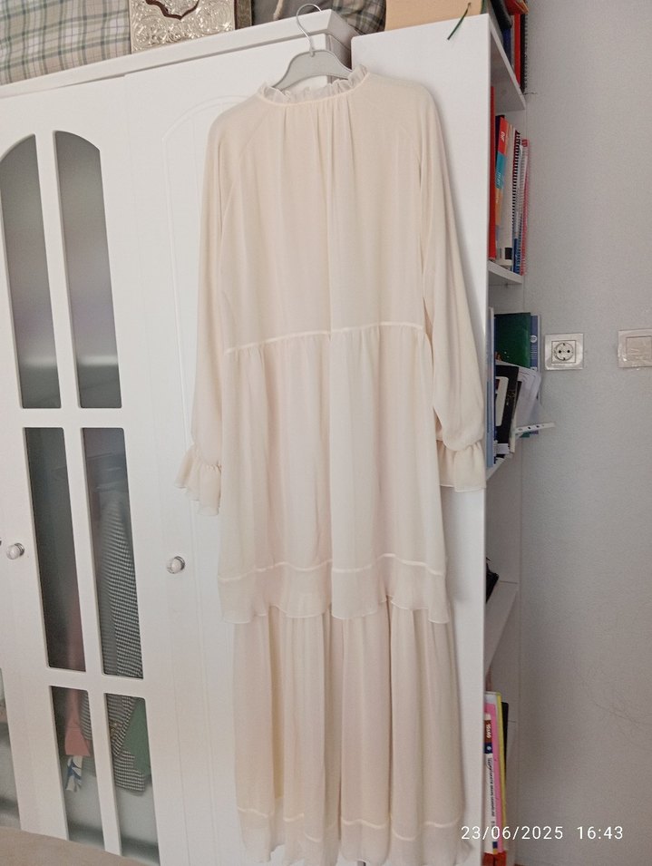 Uzun Beyaz Bohem Fırfırlı Elbise - Görsel 2