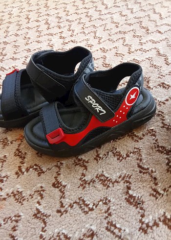 29 ve 32 numara erkek çocuk sandalet ikisi 250TL