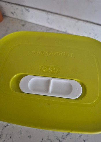 Tupperware Sarı kapaklı yeşillik korumua uzun saklama kabı