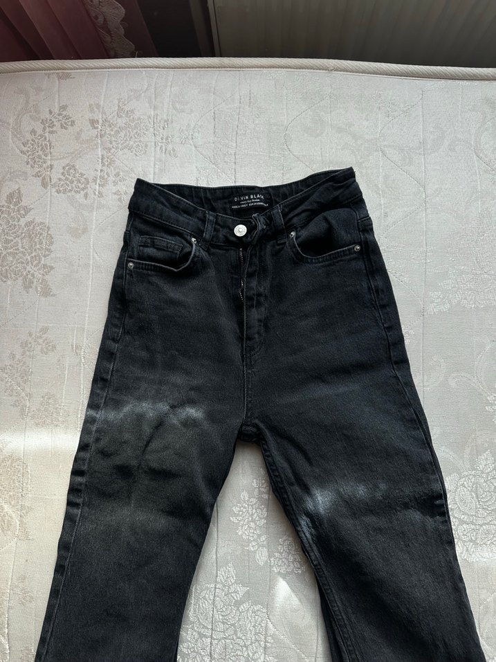 Siyah Kadın Kot Pantolon - Fitted, Midi Boy - Görsel 3