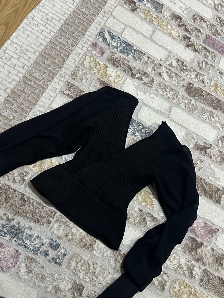 V Yaka Siyah Kısa Örgü Kadın Bluz - Görsel 2