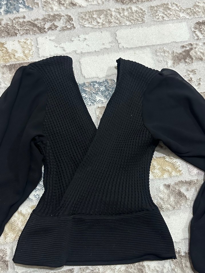 V Yaka Siyah Kısa Örgü Kadın Bluz - Görsel 3