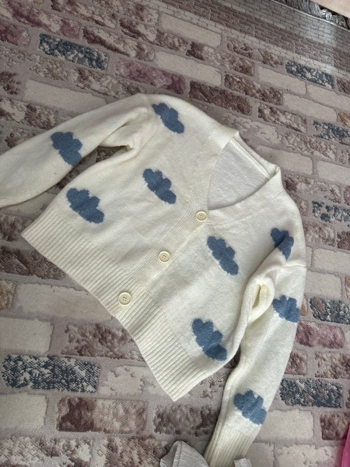 Bulut Desenli Beyaz Örgü Hırka - Görsel 2