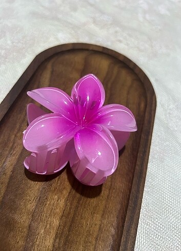 LOTUS TOKA