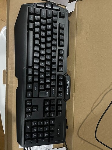 Beden Renk QUANTUM IŞIKLI KLAVYE VE MAUSE