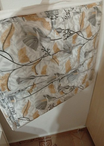 Bej ve Gri Desenli Yatak Örtüsü