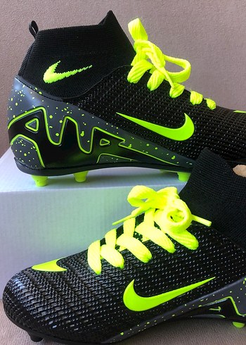 Nike Siyah sarı çocuk krampon ayakkabısı