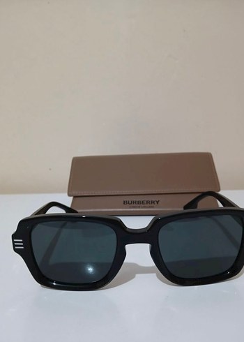 Burberry Siyah Kare Gunes Gozlugu