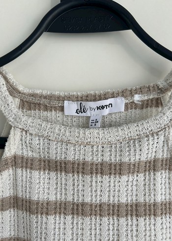 Koton Bej Çizgili Örme Yüksek Yakalı Kolsuz Bluz