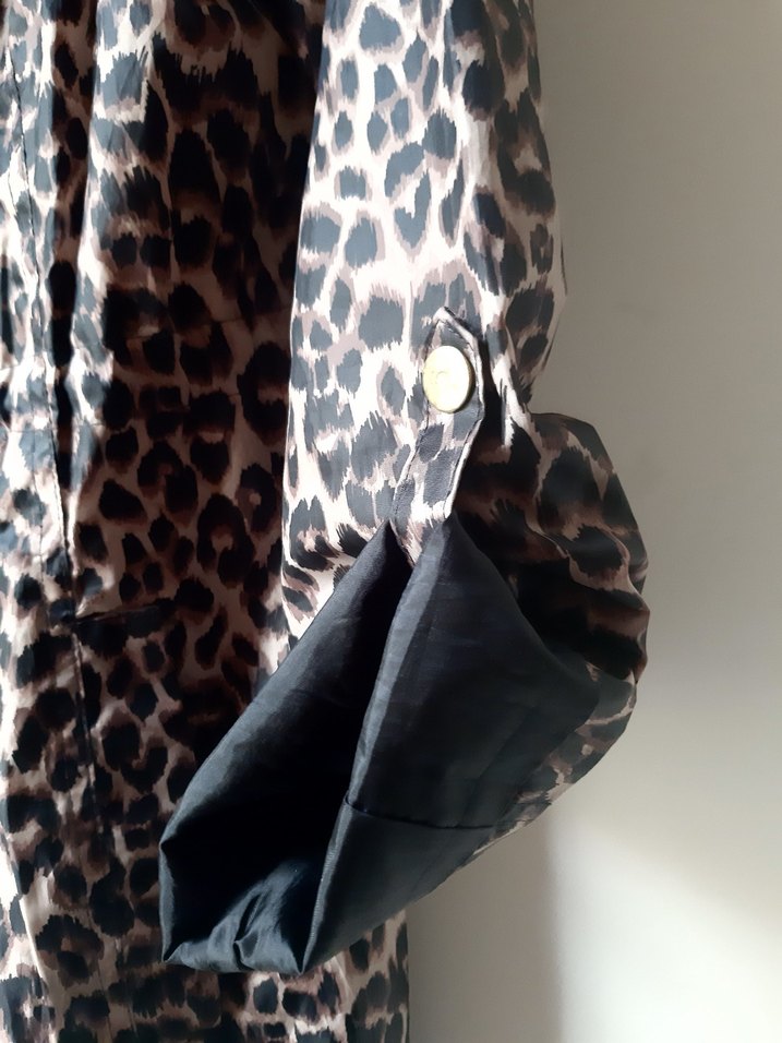 Leopar Desenli  yağmurluk - Görsel 3