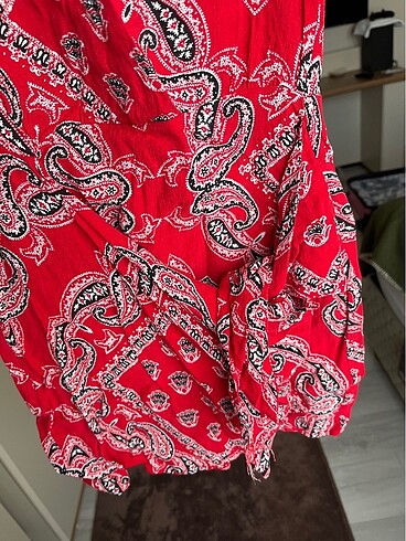 xs Beden kırmızı Renk Bershka yandan bağlamalı elbise
