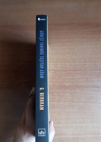Beden Güneşi Yanında Taşıyan Adam - G. Berkkam