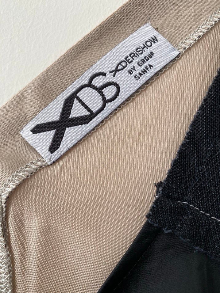 Düğmeli V Yaka Kadın Kolsuz Bluz - Görsel 3