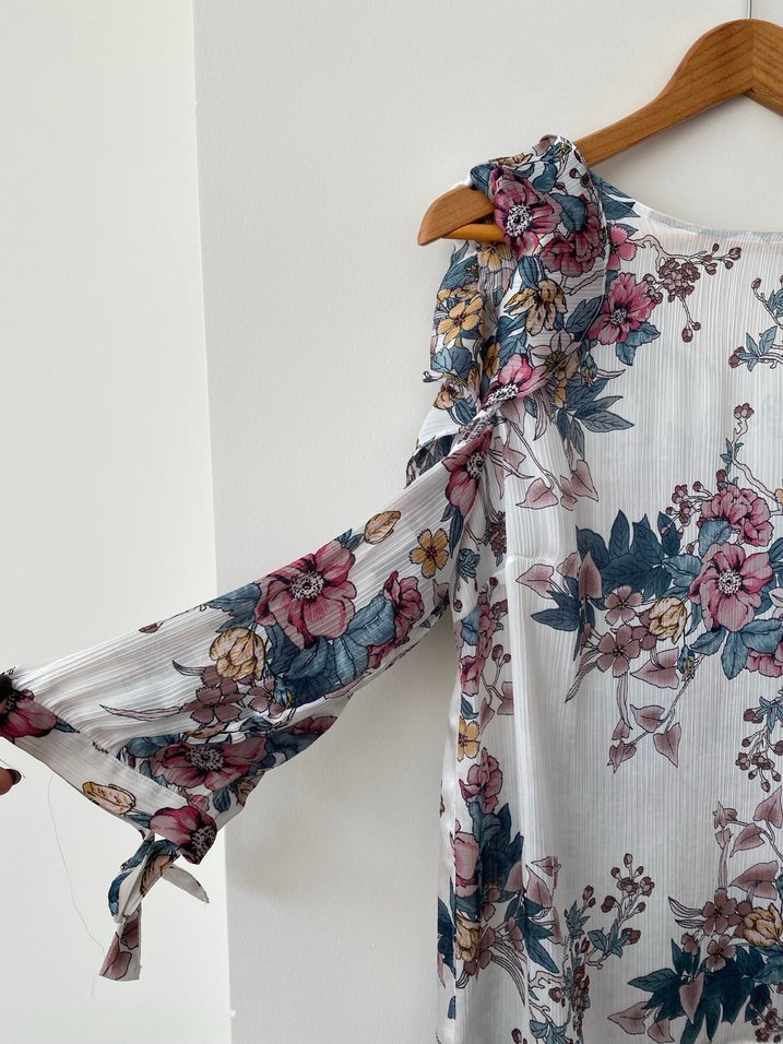 Çiçek Desenli V Yaka Fırfırlı Bohem Bluz - Görsel 2