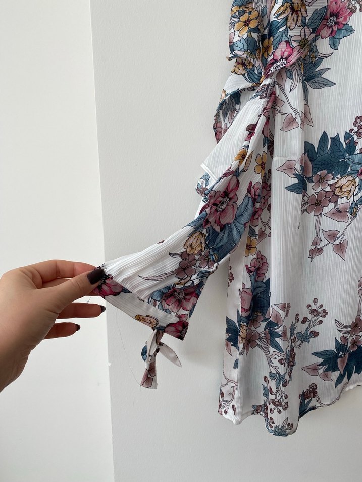 Çiçek Desenli V Yaka Fırfırlı Bohem Bluz - Görsel 3