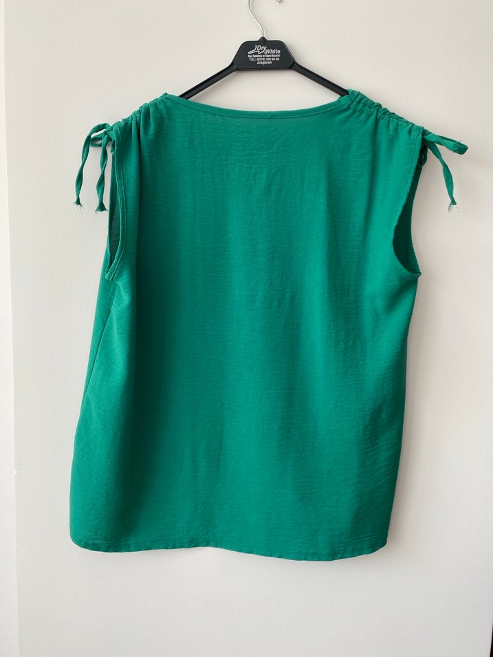 Yeşil Keten V Yaka Kolsuz Bluz - Görsel 2