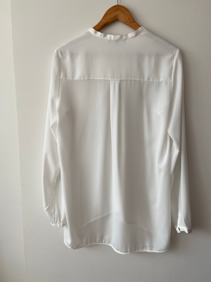 Beyaz V Yaka Kadın Gömlek - Görsel 2