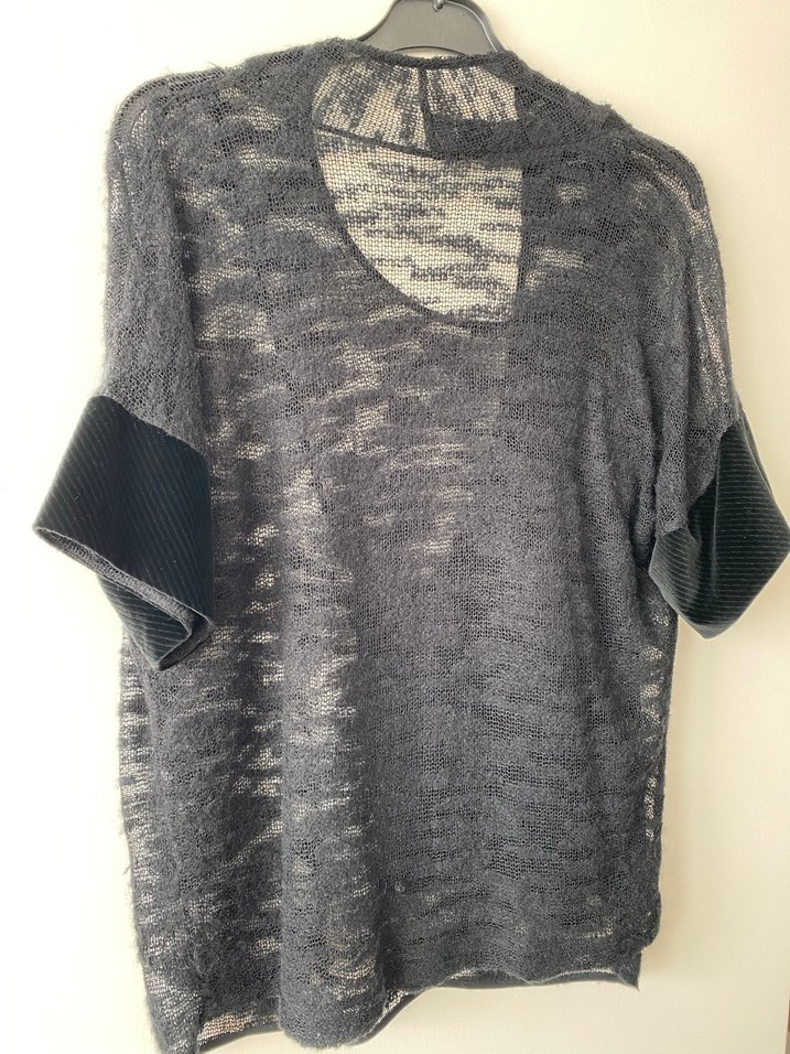 Gri V Yaka Kısa Kollu Triko Kadın Kazak - Görsel 4