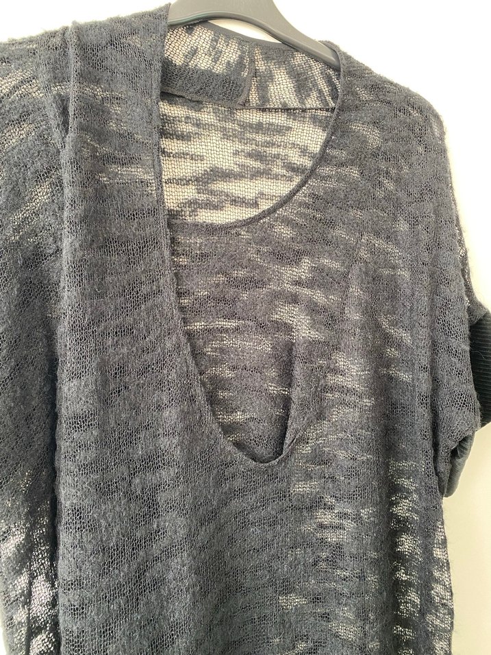 Gri V Yaka Kısa Kollu Triko Kadın Kazak - Görsel 3