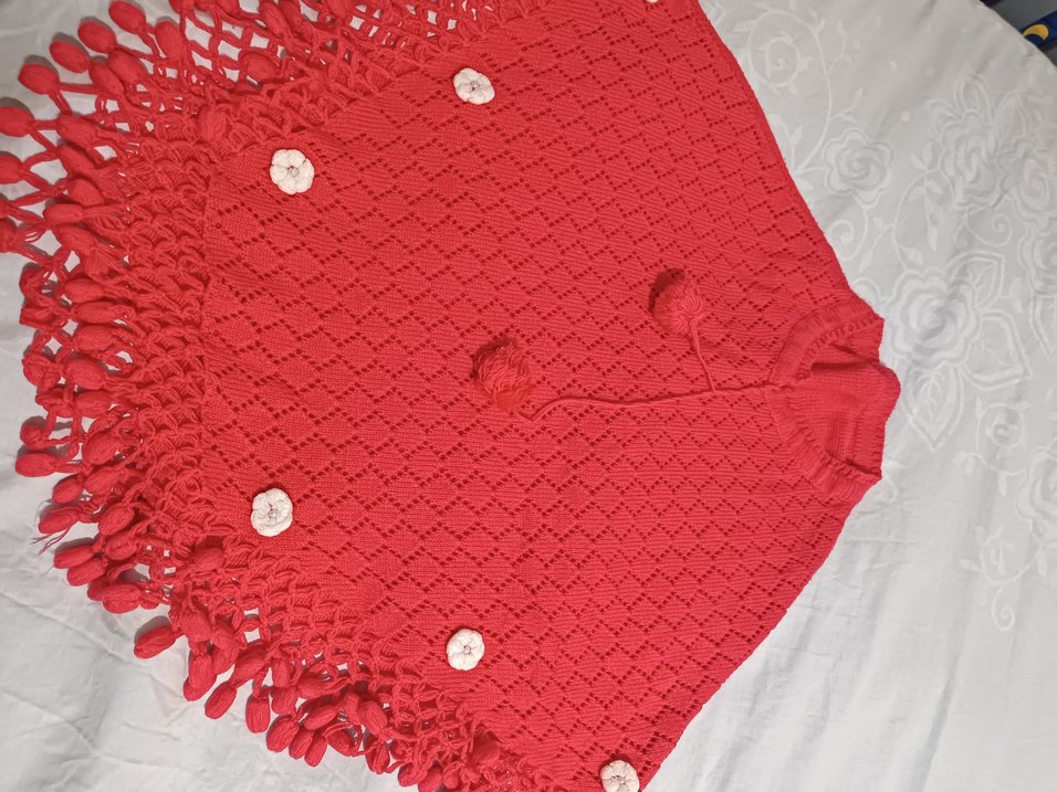 Kız Çocuk Kırmızı Düğmeli Örgü Panço - Görsel 2