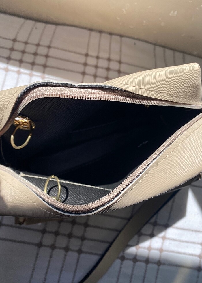 Askılı ve elde tutmalı çanta - Görsel 3