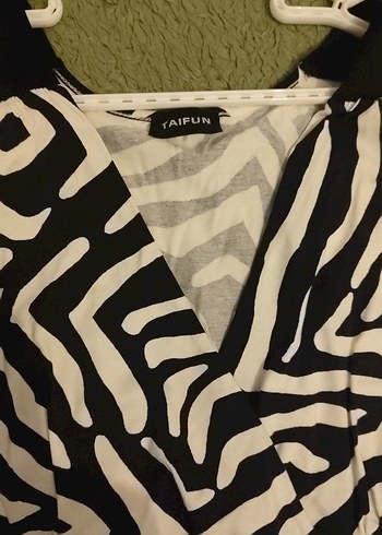 Zebra Desenli V Yaka Hamile Elbisesi - Görsel 3