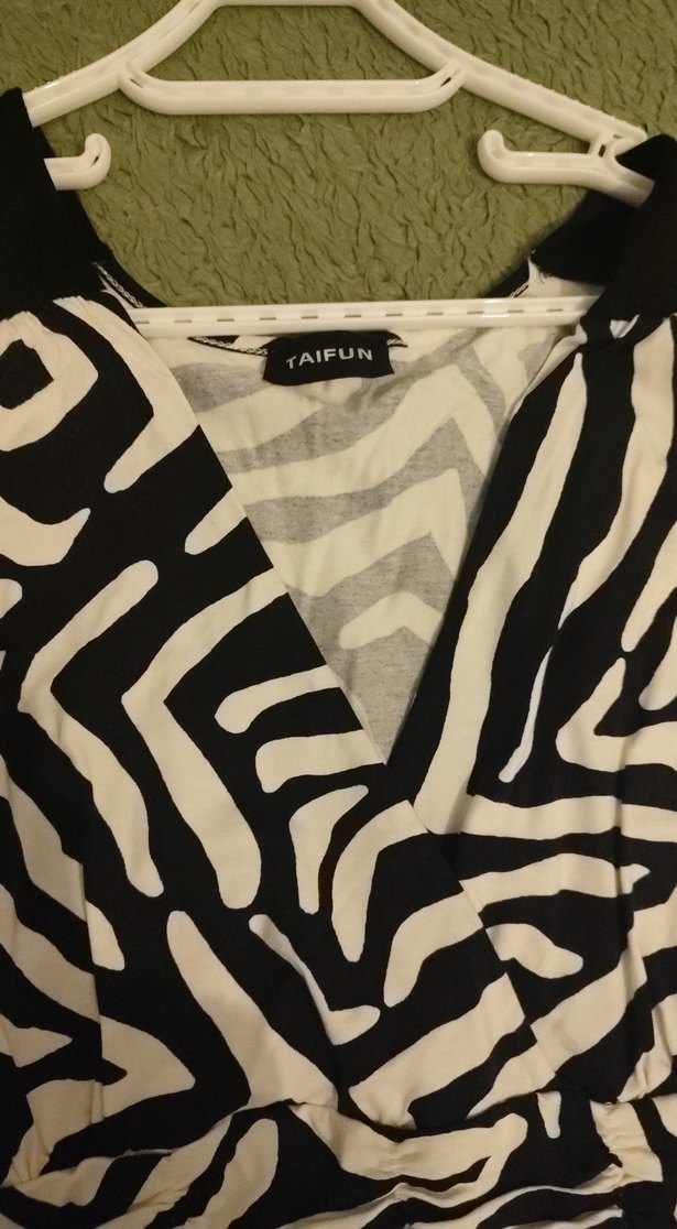 Zebra Desenli V Yaka Hamile Elbisesi - Görsel 3