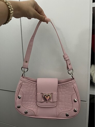 Pembe çanta