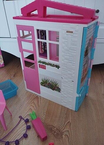  Barbie portatif ev