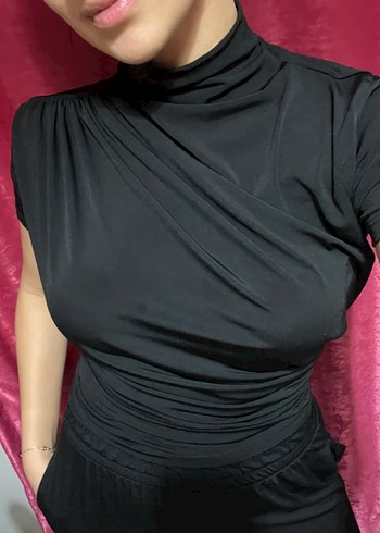 Siyah Drapeli Yüksek Yakalı Bluz - Görsel 2