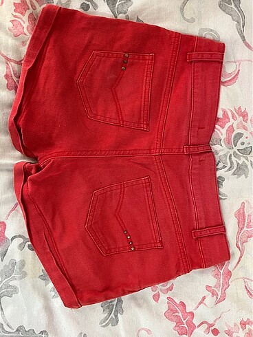 LC Waikiki Kırmızı şort