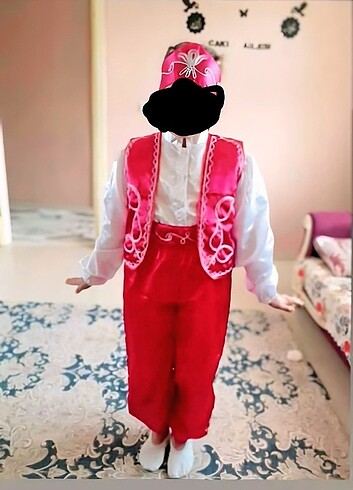 KOSTÜM 