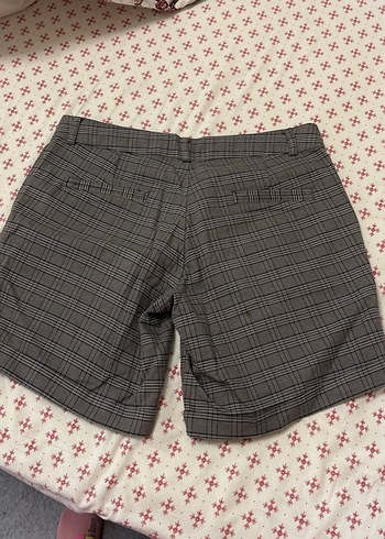 Düğmeli Gri Ekoseli Kadın Bermuda Şort - Görsel 3