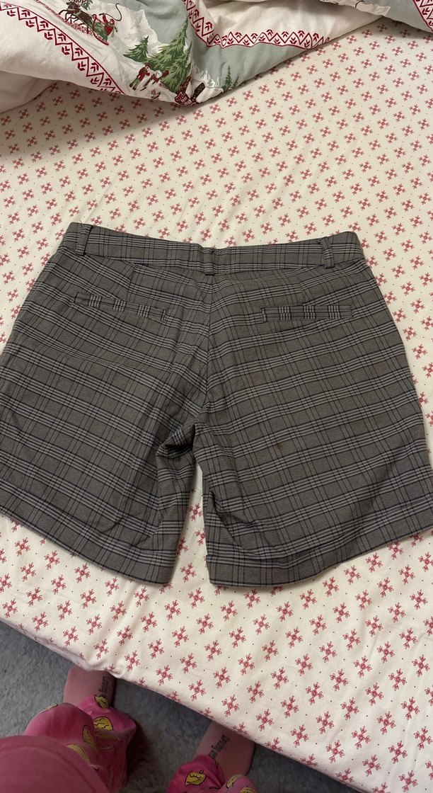 Düğmeli Gri Ekoseli Kadın Bermuda Şort - Görsel 3