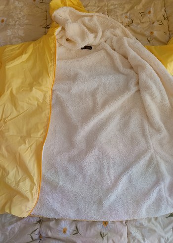 Sarı Kapüşonlu Midi Yağmurluk - Görsel 4