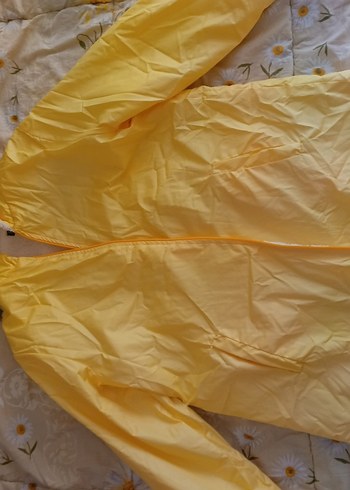 Sarı Kapüşonlu Midi Yağmurluk - Görsel 3