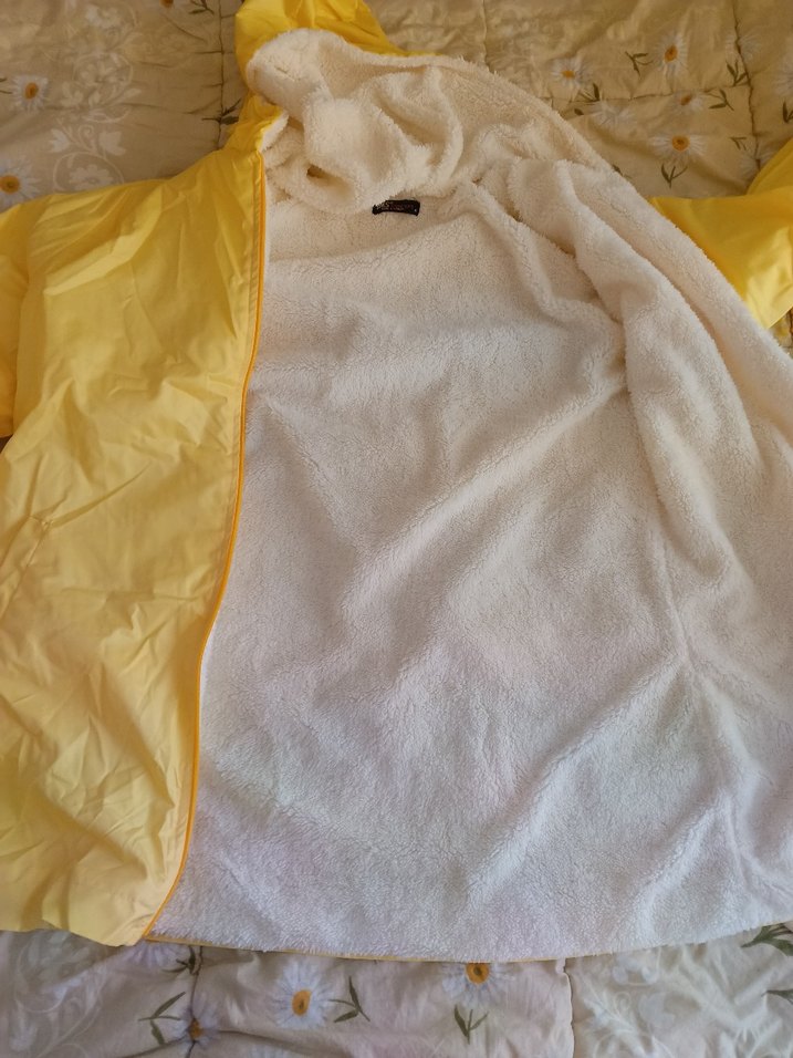 Sarı Kapüşonlu Midi Yağmurluk - Görsel 4