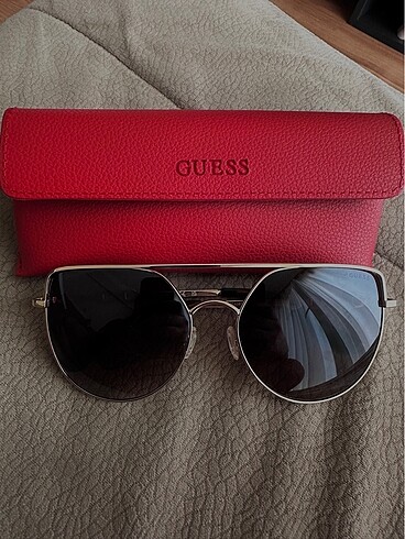 GUESS KADIN GÜNEŞ GÖZLÜĞÜ