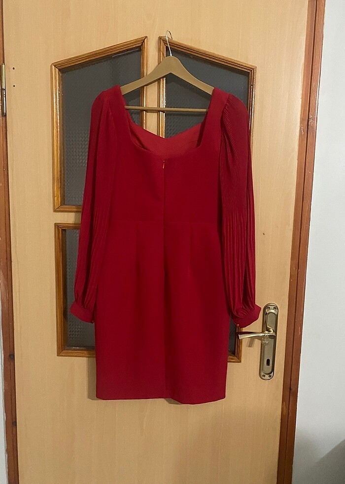 Kemerli kırmızı elbise - Görsel 4