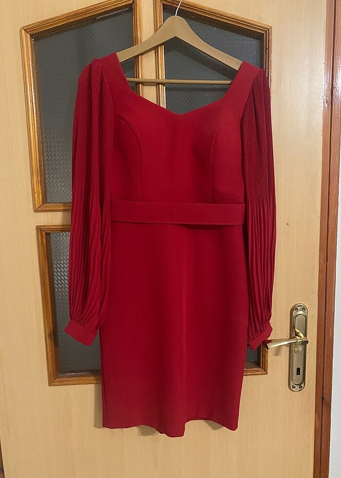 Kemerli kırmızı elbise - Görsel 3