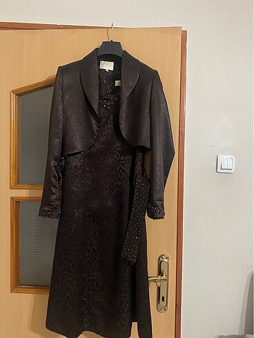 Kısa kemerli elbise