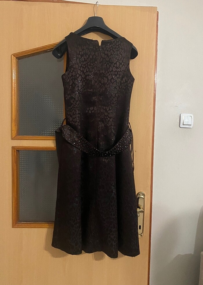 Kısa kemerli elbise - Görsel 3