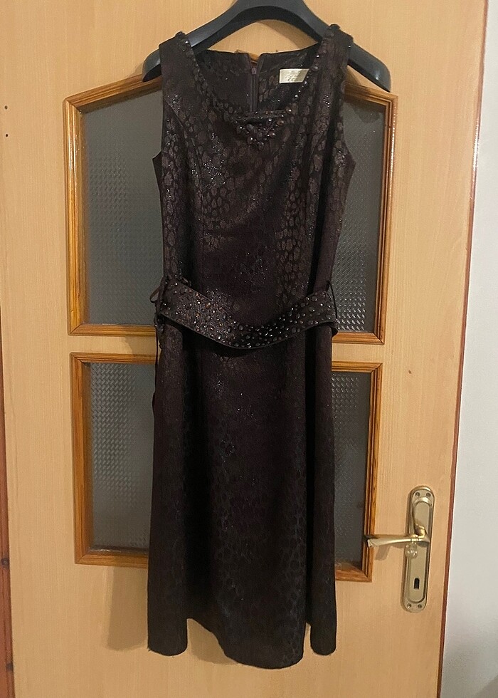 Kısa kemerli elbise - Görsel 4